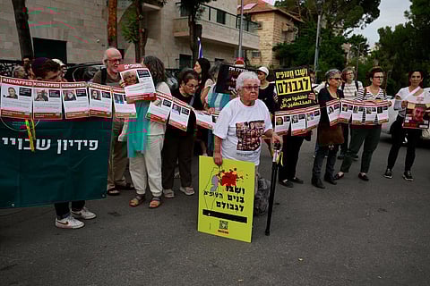 காசா பகுதியில் இதுவரை 8,525 பேர் இறப்பு: இஸ்ரேல் தாக்குதலில் 7 பிணைக் கைதிகள் உயிரிழப்பு