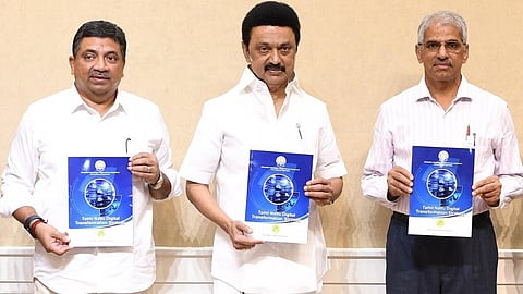 "தமிழ்நாடு டிஜிட்டல் மயமாக்கல் வியூகம்" ஆவணத்தை தமிழக முதல்வர் மு.க.ஸ்டாலின் வெளியிட்டார்.