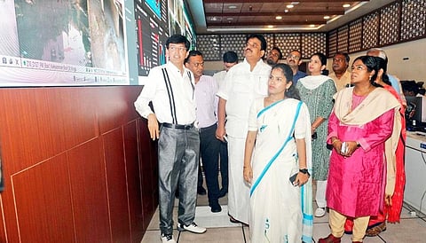 பருவமழையை எதிர்கொள்ள 23,000 பேர் தயார்: கட்டுப்பாட்டு மையத்தில் ஆய்வு செய்த பிறகு மேயர் பிரியா தகவல்