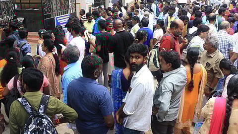 அரசுப் பள்ளிகளில் மாணவர்களுக்கு தினமும் மாலையில் நீட், ஜேஇஇ பயிற்சி: கல்வித் துறை வழிகாட்டுதல் வெளியீடு