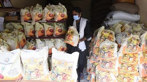 பொங்கல் பரிசுத்தொகுப்பில் முறைகேடு: அமைச்சர்கள் மீதான புகாரை மீண்டும் விசாரிக்க உத்தரவு