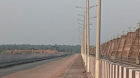 ரூ. 1 லட்சம் கோடியில் கட்டப்பட்ட காலேஸ்வரம் அணை தூண்கள் சரிய தெலங்கானா அரசின் தவறுகளே காரணம்