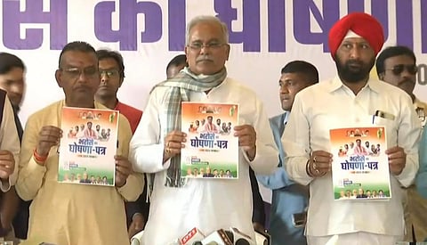 தேர்தல் அறிக்கையை வெளியிடும் சத்தீஸ்கர் முதல்வர் பூபேஷ் பாகல்