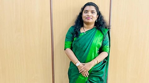 கொலை செய்யப்பட்ட அரசு அதிகாரி பிரதிமா | படம் உதவி: சமூக வலைதளம்.