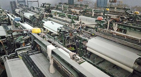 கோவை, திருப்பூரில் ஜவுளி உற்பத்தி நிறுத்த போராட்டம் - 2 நாட்களில் ரூ.100 கோடி வர்த்தகம் பாதிப்பு