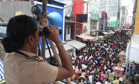 முக அடையாளம் காணும் செயலி உதவியுடன் தீபாவளி பாதுகாப்பு பணியில் 18,000 போலீஸார்