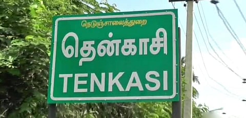 தென்காசி சார் பதிவாளரின் வீட்டில் ரூ.19 லட்சம் நகை, ஆவணங்கள் பறிமுதல்: லஞ்ச ஒழிப்பு போலீஸார் நடவடிக்கை