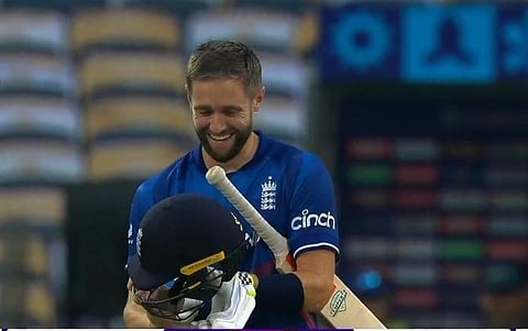 டைம்டு அவுட் ஆகாமல் இருக்க நடுவரை நாடிய கிறிஸ் வோக்ஸ் - புனே போட்டியில் சுவாரஸ்யம்