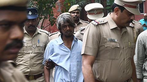 ஆளுநர் மாளிகை முன்பு பெட்ரோல் குண்டு வீசிய ‘கருக்கா’ வினோத் மீது பாய்ந்தது குண்டர் சட்டம்