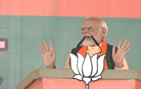 பேட்டுல் நகரில் நடைபெற்ற தேர்தல் பிரச்சார பொதுக்கூட்டத்தில் பிரதமர் மோடி உரையாற்றிய காட்சி