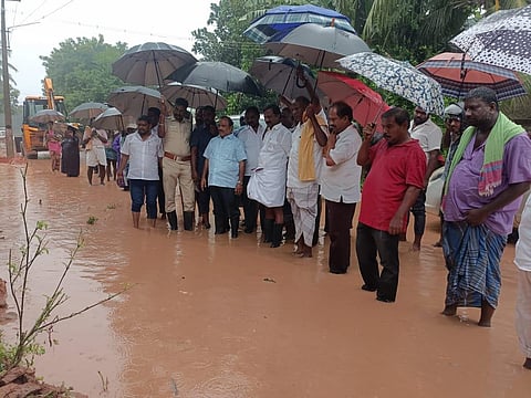 மழைநீர் தேங்கிய பகுதியில் அமைச்சர் சி.வெ.கணேசன் ஆய்வு