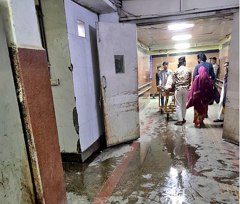 டெல்லி மருத்துவமனையின் அவல நிலை