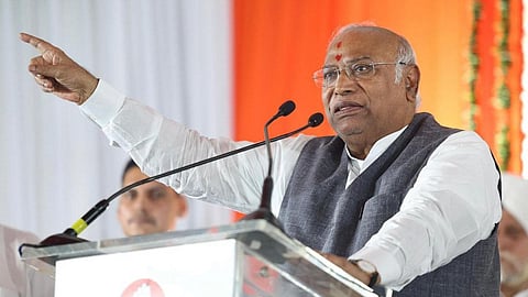 பெரிய அணை, பசுமை, வெண்மை புரட்சி, கல்வி நிறுவனங்களை கொடுத்தது காங்கிரஸ்: ம.பி. பிரச்சாரத்தில் கார்கே பேச்சு