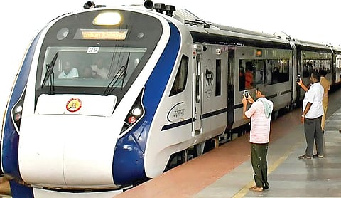 நெல்லையில் இருந்து தாமதமாக புறப்பட்டாலும் 7 மணி 18 நிமிடங்களில் சென்னை சென்று சிறப்பு வந்தே பாரத் ரயில் சாதனை!