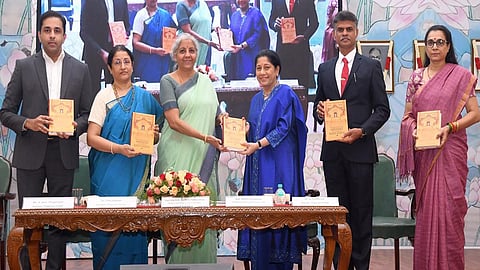 பவளவிழா குறித்த புத்தகத்தை மத்திய அமைச்சர் நிர்மலா சீதாராமன் வெளியிட்டார்.