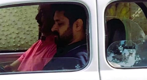 பல ஆண்டுகளுக்குப் பின்னர் சென்னையில் கார் ஓட்டிய முதல்வர் ஸ்டாலின்: சமூக வலைதளங்களில் வீடியோ வைரலானது