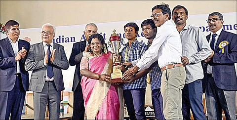 வெளிப்படையான, ஊழலற்ற நிர்வாகத்துக்கு கணக்காயர்கள் உதவி புரிகின்றனர்: தமிழிசை பாராட்டு