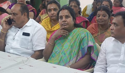 கோவையில் மனதின் குரல் கேட்கும் நிகழ்ச்சியில் கலந்துகொண்ட பாஜக எம்எல்ஏ வானதி சீனிவாசன்