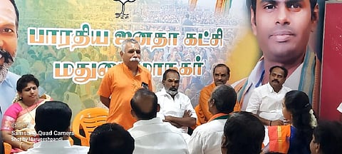 ''தமிழக அரசியல் களத்தில் தேடும் நிலையில் அதிமுக உள்ளது'': பாஜக விமர்சனம்