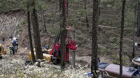 உத்தராகண்ட் சுரங்க விபத்து | 31 மீட்டர் அளவுக்கு செங்குத்து துளையிடுதல் நிறைவு; மீட்புக் குழு தகவல்