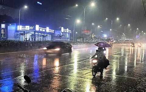 அந்தமான் அருகே காற்றழுத்த தாழ்வு பகுதி: டிச.1-ம் தேதி புயலாக வலுப்பெறும் - தமிழகம், புதுச்சேரியில் மழை நீடிக்கும்