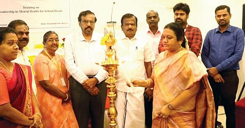 கருத்தரங்கை தொடங்கி வைத்த மதுரை மேயர் இந்திராணி. உடன் செல்லமுத்து அறக்கட்டளை நிறுவனர் சி.ராமசுப்பிரமணியன், நிர்வாக இயக்குநர் ஆர்.ராஜகுமாரி, ஹெச்சிஎல் பவுண்டேஷன் நிறுவன இணை மேலாளர் பி.பிரபாகர் உள்ளிட்டோர்.