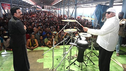 சபரிமலை ஐயப்பன் கோயில் கலையரங்கில் நடைபெற்ற டிரம்ஸ் சிவமணியின் இசைக்கச்சேரி.