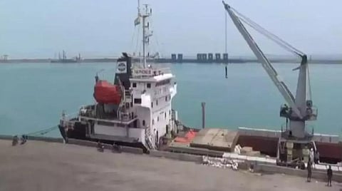 தூத்துக்குடி துறைமுகத்தில் 1-ம் எண் எச்சரிக்கை கூண்டு