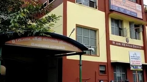 ரத்த கறையுடன் நின்ற காரில் வந்த ஆசிரியை உட்பட இருவர் எங்கே? - போலீஸார் விசாரணை @ கோவை