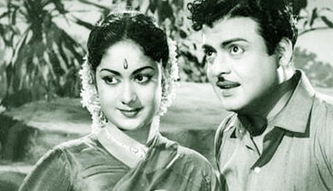 ஆயிரம் ரூபாய்: வழக்கமான பாணியில் இருந்து மாறிய எம்.ஆர்.ராதா!