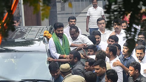 தெலங்கானாவில் காங்கிரஸ் மாபெரும் வெற்றி: ரேவந்த் ரெட்டி இன்று முதல்வராக பதவியேற்பு