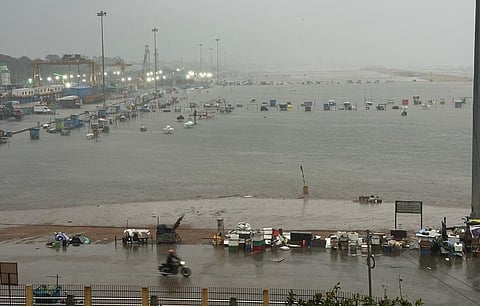 சென்னையில் சமாளிக்க முடியாத வெள்ள பாதிப்புகள்; கூடுதல் தேசிய பேரிடர் மீட்புக் குழுக்களை அனுப்ப வேண்டும்: ராமதாஸ்