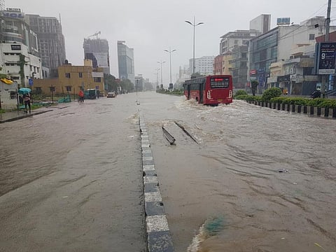 சென்னையில் நேற்று மாலை நேரத்துக்குப் பிறகு மாநகர பேருந்துகள் முற்றிலும் நிறுத்தம்