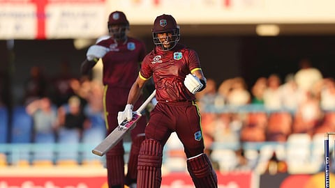 இங்கிலாந்து அணிக்கு எதிரான முதல் ஒருநாள் கிரிக்கெட் போட்டியில் சதம் விளாசிய மேற்கு இந்தியத் தீவுகள் அணியின் கேப்டன் ஷாய் ஹோப்.