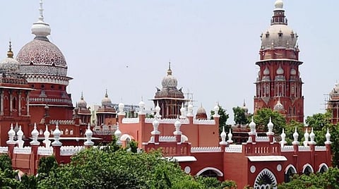 புயல், வெள்ளம் பாதித்த 4 மாவட்டங்களிலும் முழுவீச்சில் மீட்பு பணிகள் தீவிரம்: உயர் நீதிமன்றத்தில் தமிழக அரசு தகவல்