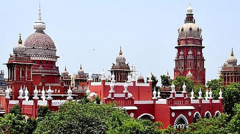 நீதிமன்றத்தில் நேரில் ஆஜராக இயலாது என்பதற்கு இபிஎஸ் கூறும் காரணம் ஏற்கும்படி இல்லை: நீதிமன்றம்