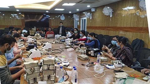 இயந்திரங்கள் பழுதால் ஒடிசா, ஜார்கண்டில் கைப்பற்றிய பணத்தை வருமான வரி துறை எண்ணி முடிக்கவில்லை