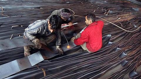 தொழிலாளர் உயிரிழப்புகள் தொடரக் கூடாது