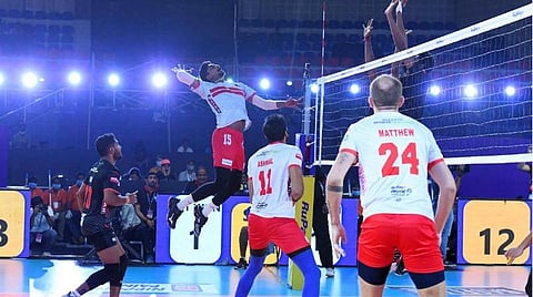 தமிழ்நாடு வாலிபால் லீக் போட்டி அறிமுக விழாவில் பங்கேற்றவர்கள்.