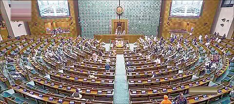 பாதுகாப்பு அத்துமீறல் | அமைச்சர்களுடன் பிரதமர் மோடி தீவிர ஆலோசனை: நாடாளுமன்ற வளாகத்தில் பாதுகாப்பு அதிகரிப்பு