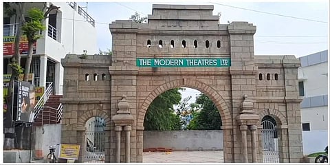 சேலம் மாடர்ன் தியேட்டர்ஸ் நுழைவாயில் பகுதியில் கருணாநிதி சிலை நிறுவும் திட்டம் இல்லை: அரசு விளக்கம்