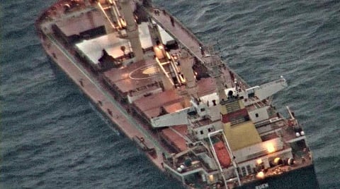 அரபிக்கடல் பகுதியில் கடத்தப்பட்ட மால்டா சரக்கு கப்பலை மீட்க சுற்றி வளைத்தது இந்திய கடற்படை