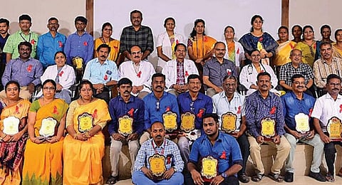 எச்.ஐ.வி. பாதிப்பு தொடர்பாக மதுரையில் 4,458 பேருக்கு தொடர் சிகிச்சை: அரசு மருத்துவமனை டீன் தகவல்