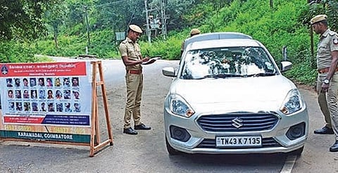 வயநாட்டில் மாவோயிஸ்ட் நடமாட்டம் எதிரொலி - நீலகிரி சோதனை சாவடிகளில் கண்காணிப்பு தீவிரம்