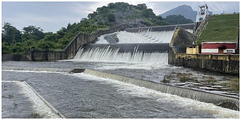 தொடர் மழையால் முழு கொள்ளளைவை எட்டி நிரம்பி வழியும் வரதமாநதி அணை