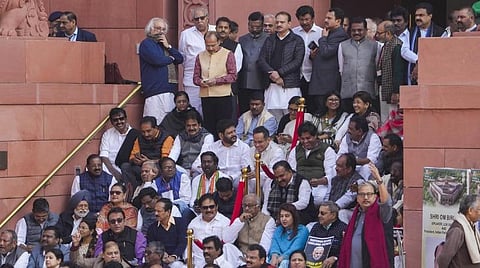 நாடாளுமன்றத்தில் அமளி காரணமாக மேலும் 49 பேர் உட்பட மொத்தம் 141 எம்.பி.க்கள் இடைநீக்கம்