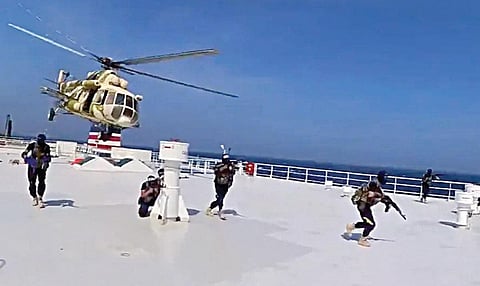 செங்கடலில் பயணித்த சரக்குக் கப்பலை கட்டுப்பாட்டுக்குள் கொண்டுவந்த ஹவுதி கிளர்ச்சியாளர்கள்.