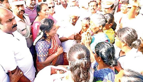 தூத்துக்குடியில் வெள்ள பாதிப்புகளை ஆளுநர் தமிழிசை பார்வை