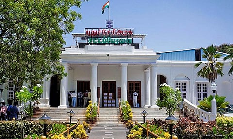 புதுச்சேரி அரசு பள்ளிகளில் 11, 12-ம் வகுப்பு ஆதிதிராவிடர், பழங்குடியின மாணவர்களுக்கு ரூ.1,000 உதவித்தொகை