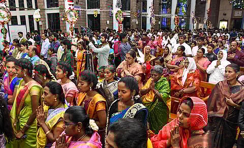 தேவாலயங்களில் சிறப்பு பிரார்த்தனை; சென்னையில் களைகட்டியது கிறிஸ்துமஸ் கொண்டாட்டம்